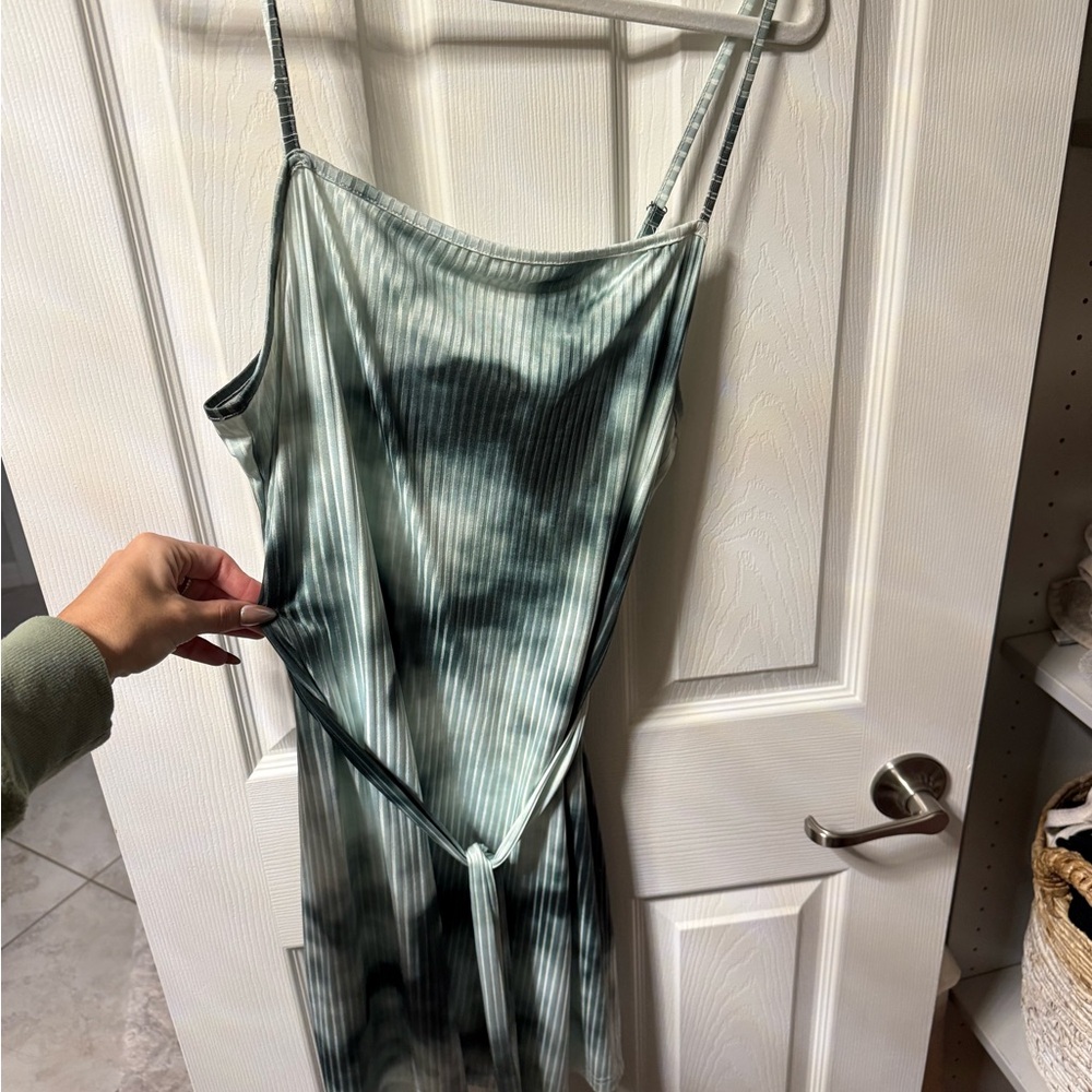 Elegant Green Tie-Dye Dress